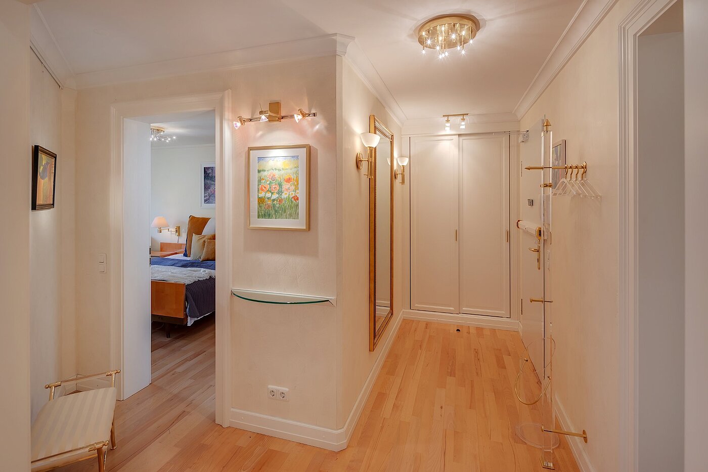 Lapos a  címen 2 Szobák | München-Sendling | 2010ML1 | Ansprechende Diele mit...