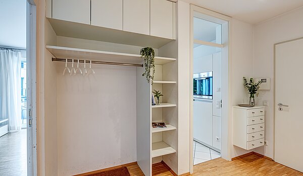Lapos a  címen 3 Szobák | München-Neuhausen | 70489 | Garderobe