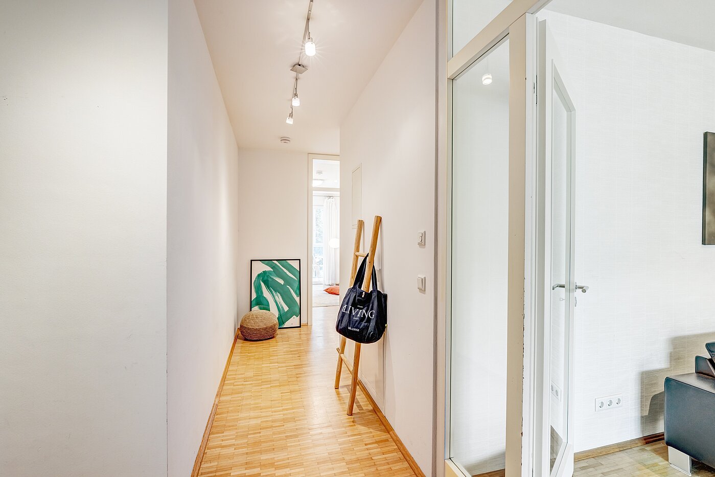 Lapos a  címen 3 Szobák | München-Neuhausen | 70489 | Diele
