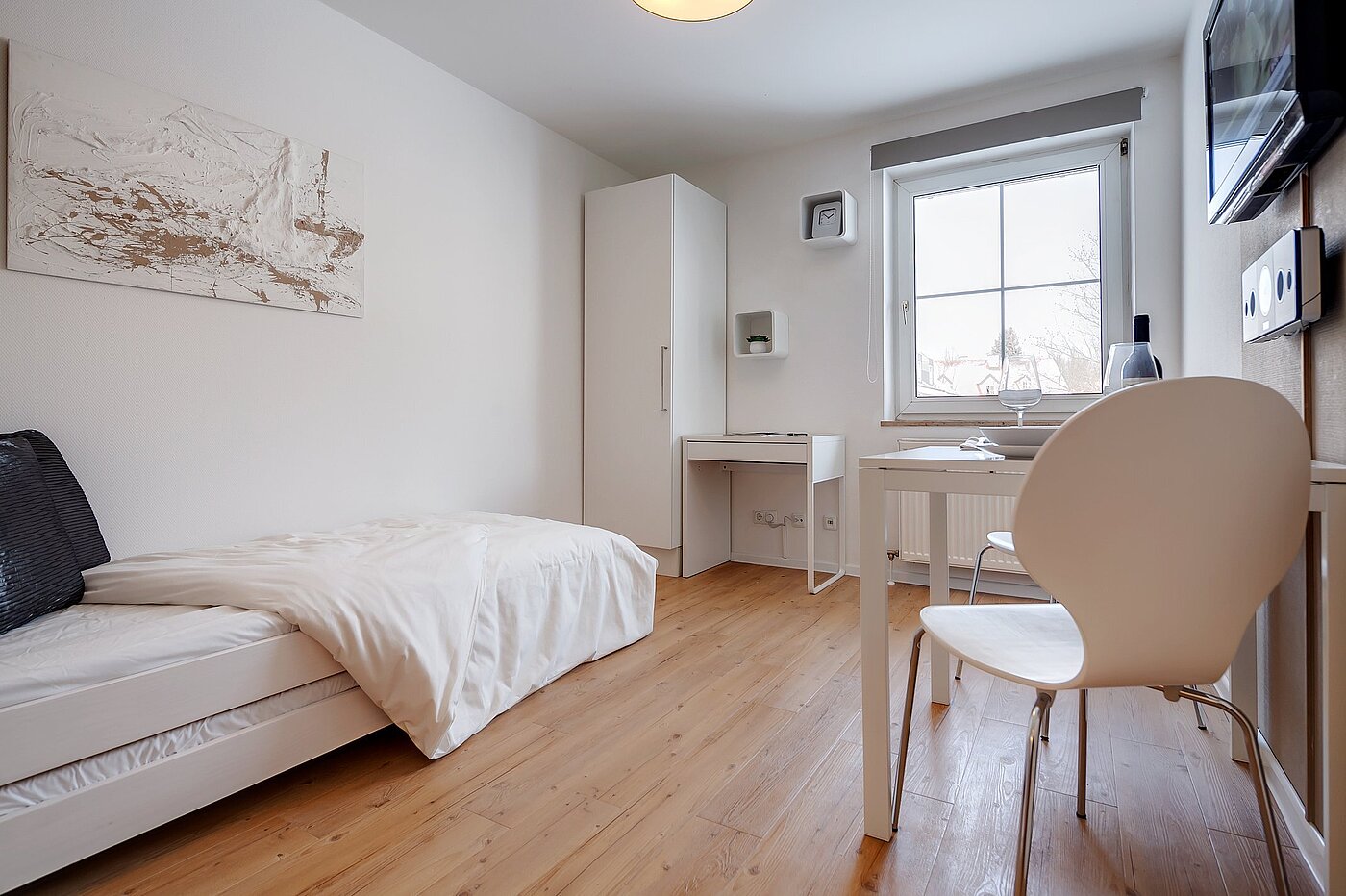 Ploché s 1 Pokoj | München-Trudering | 2011ML4 | Schlafraum mit Schreibtisch...