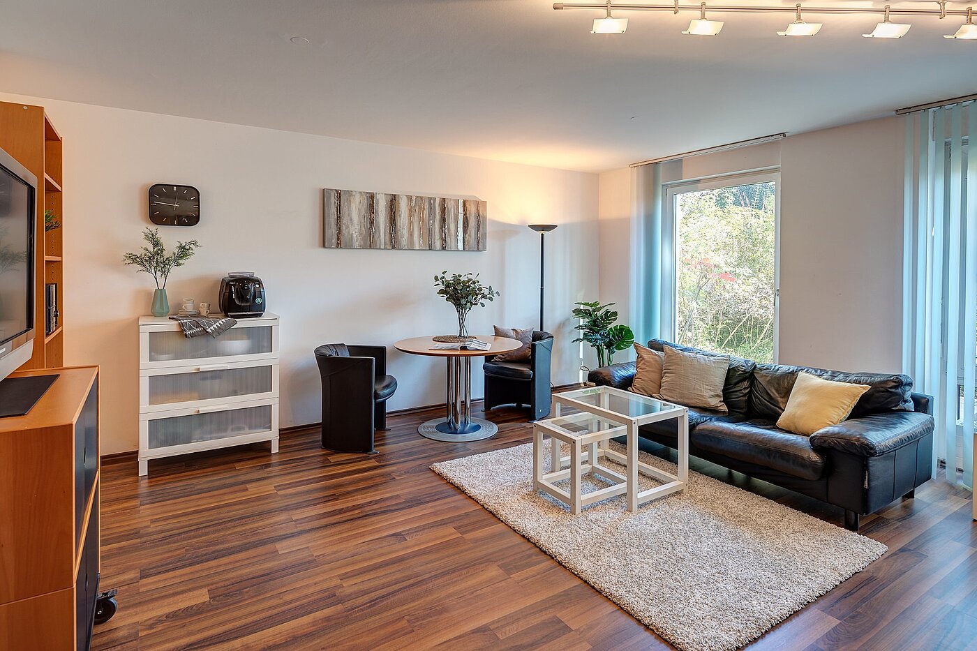 Ravna stran s spletno stranjo . 1 Soba | München-Trudering | 1810ML3 | Wohn-/ Ess-...