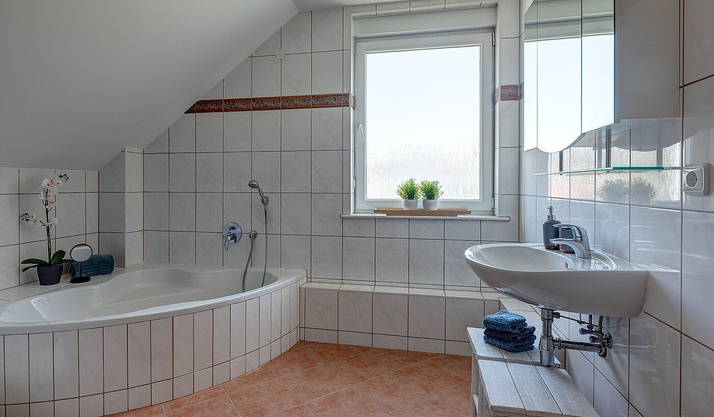 Düz ile 5 Odalar | München-Aubing | 1804ML3 | Eckbadewanne