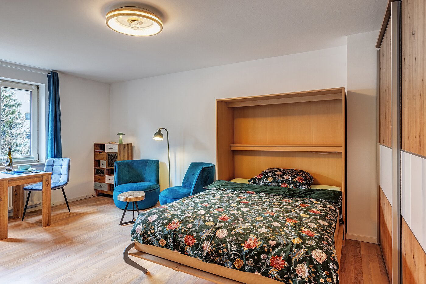 Ravna stran s spletno stranjo . 1 Soba | München-Schwabing | 70454 | ...wohnlichem Ambiente