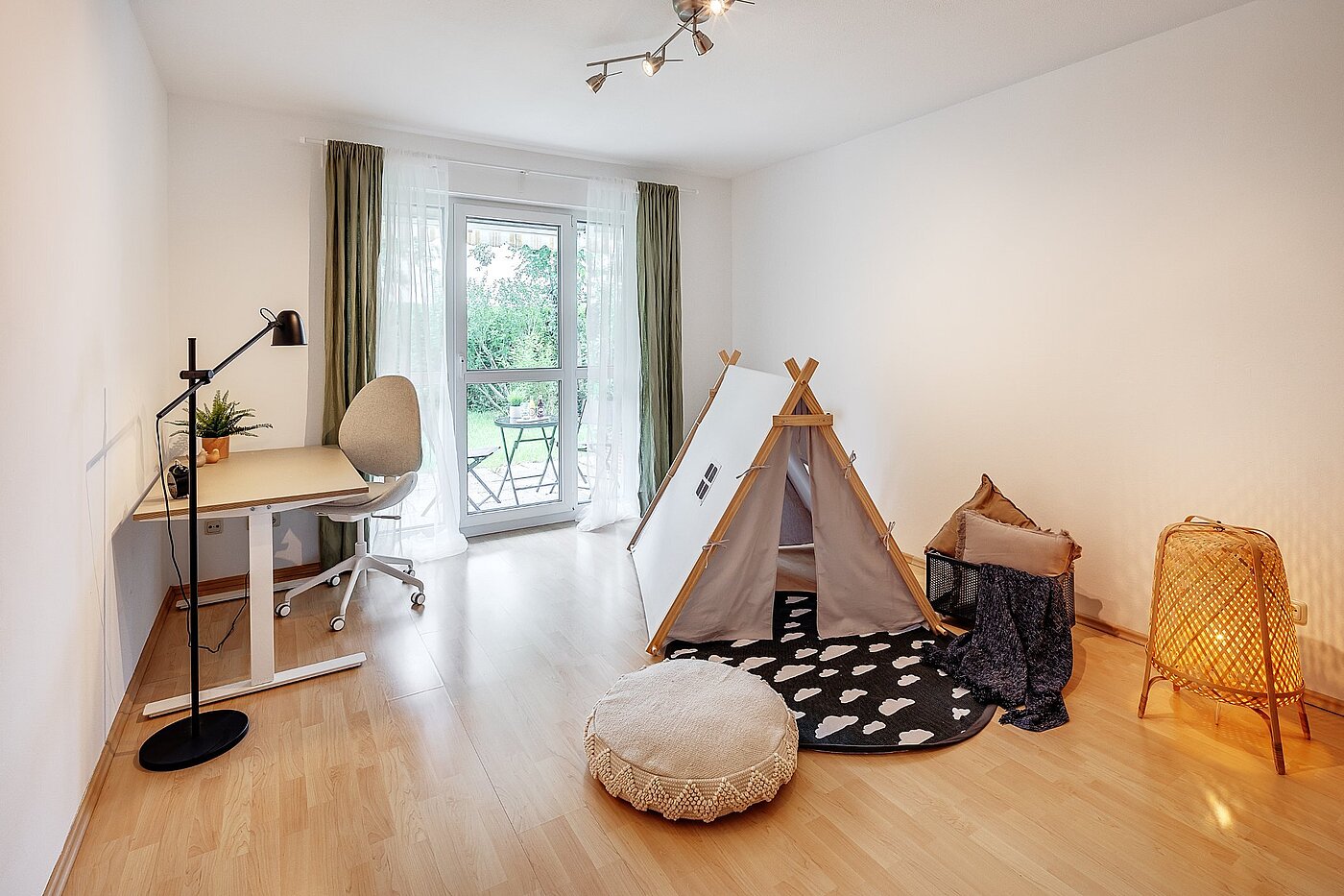 Flad med 3 Værelser | München-Hasenbergl | 2105ML10 | ... zum Garten