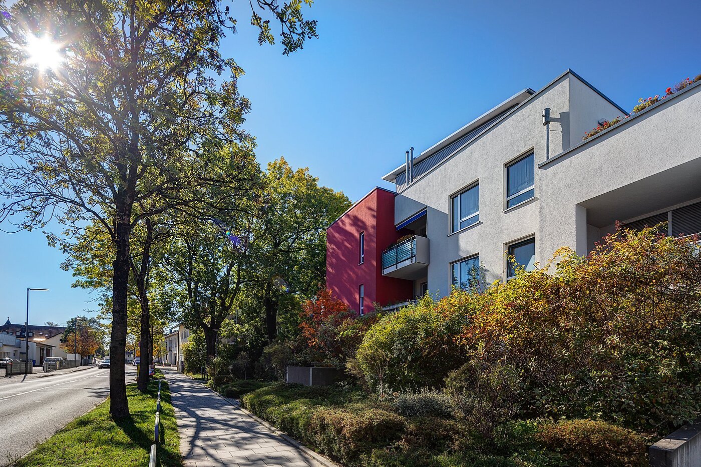 Ravna stran s spletno stranjo . 1 Soba | München-Trudering | 1810ML3 | Hausansicht