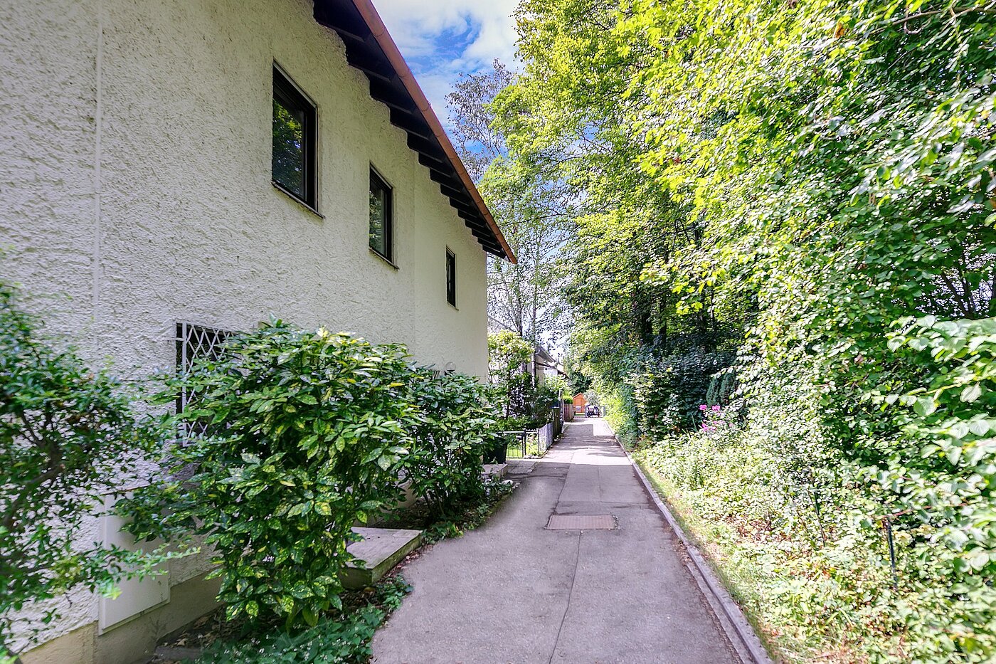 Középső sorház a  címen 5 Szobák | München-Obermenzing | 1907ML6 | Eingangsbereich