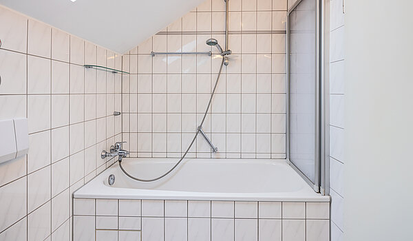 Płaski z 2 Pokoje | Poing | 70373 | ...Badewanne