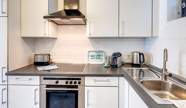 Ravna stran s spletno stranjo . 2 Sobe | Haar | 70426 | ...elektrischen Geräten