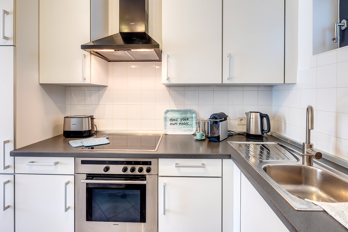 Ravna stran s spletno stranjo . 2 Sobe | Haar | 70426 | ...elektrischen Geräten