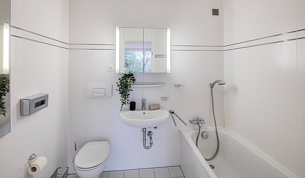 Плоский з 3.5 Кімнати | München-Bogenhausen | 70305 | Bad en Suite