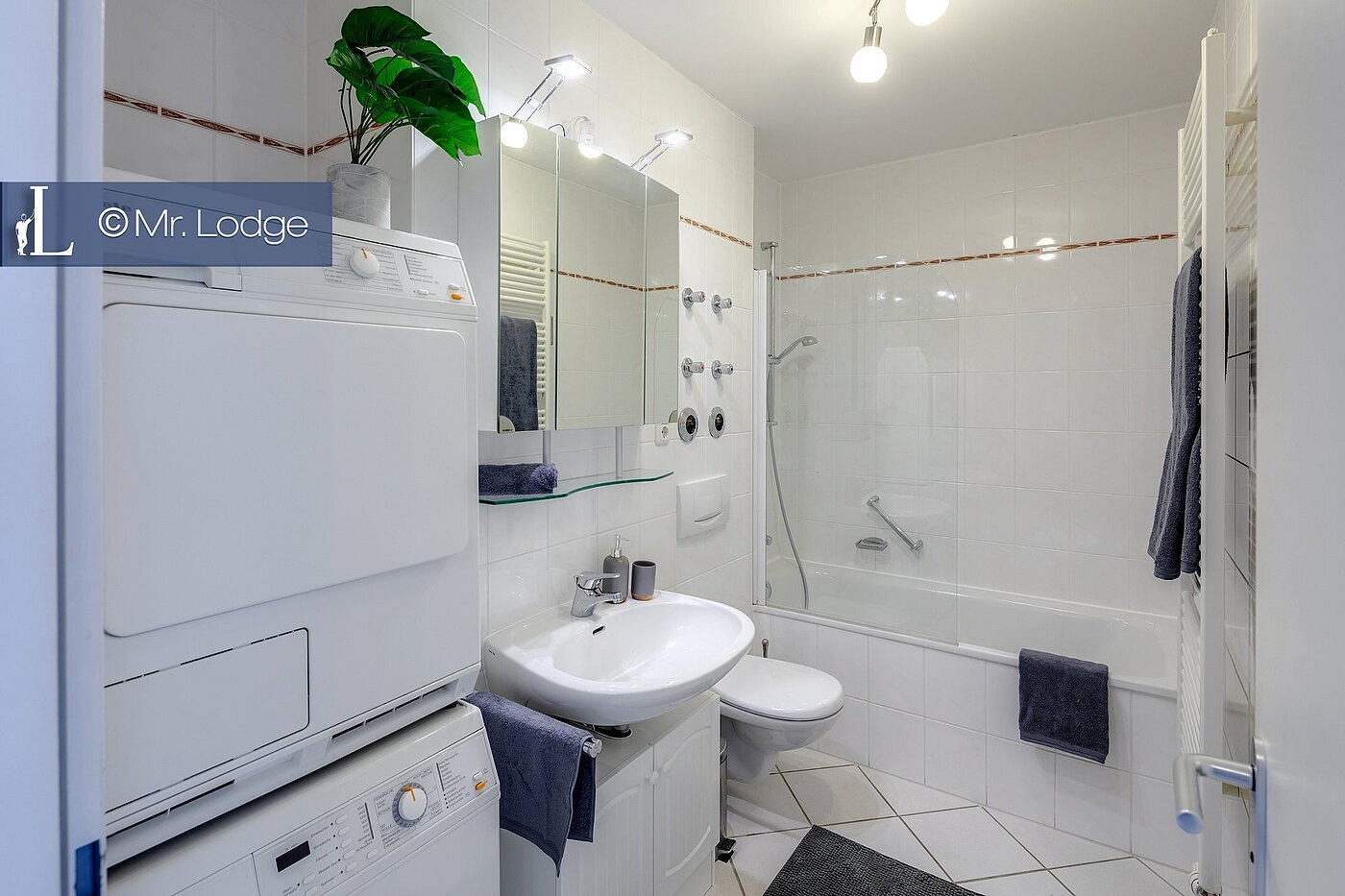 Ravna stran s spletno stranjo . 2 Sobe | München-Trudering | 1907ML1 | Platz für eine Waschmaschine