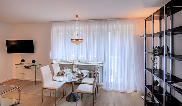 Lapos a  címen 2 Szobák | München-Sendling-Westpark | 70413 | ...Essbereich mit...