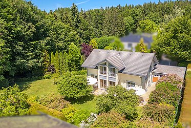 Icking: Exklusives Einfamilienhaus auf traumhaftem Grundstück