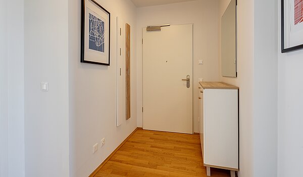 Lapos a  címen 2 Szobák | München-Ramersdorf | 70472 | Diele mit Stauraum