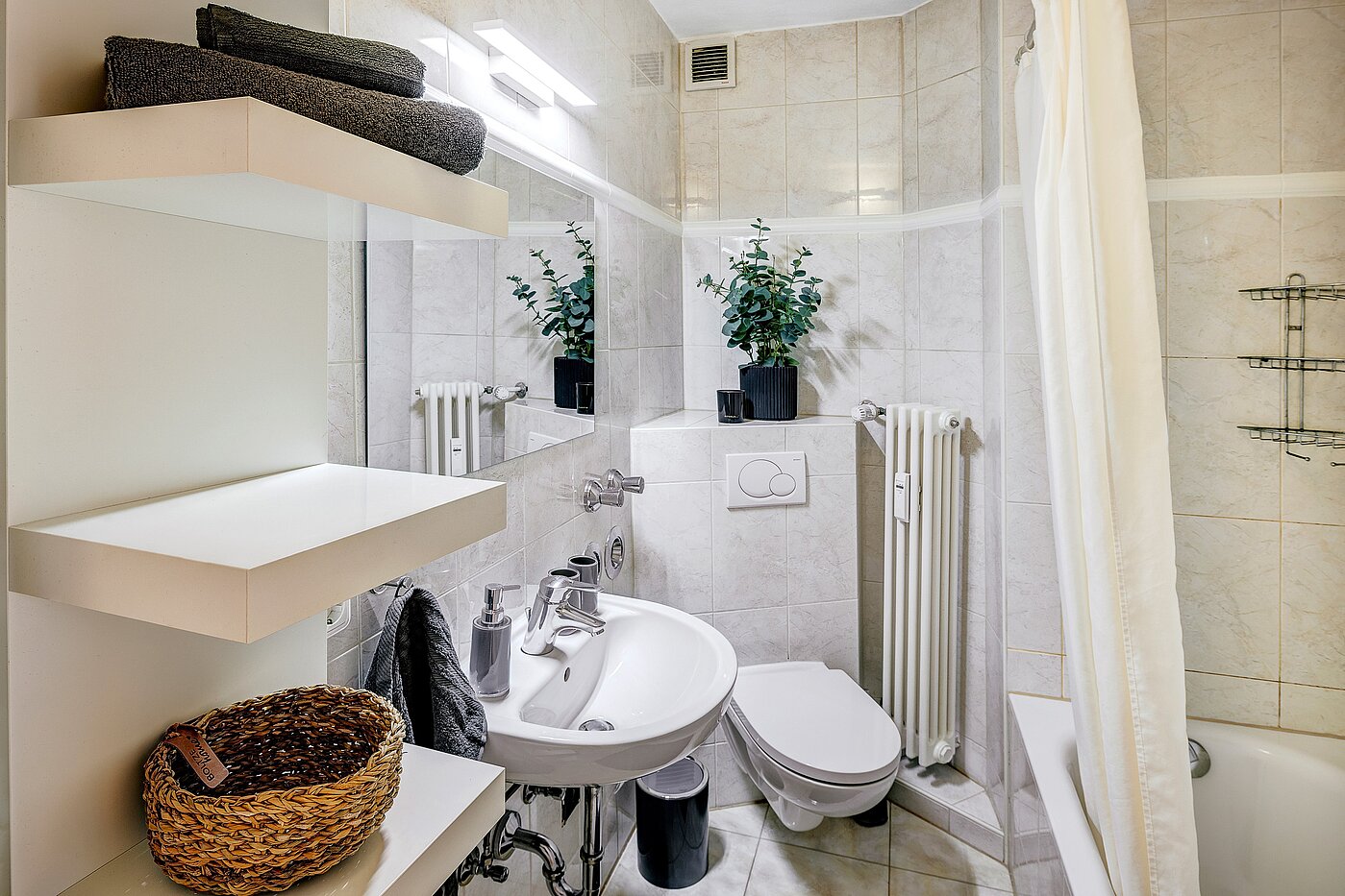Płaski z 3 Pokoje | München-Maxvorstadt | 2203ML31 | Badezimmer mit Wanne