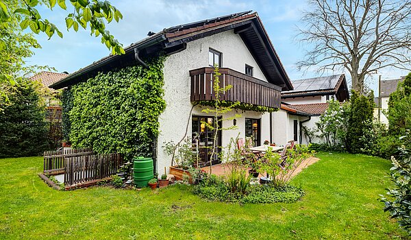 Samostojna hiša s spletno stranjo . 4 Sobe | Neubiberg | 70429
