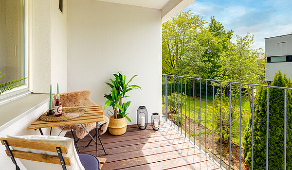 Ravna stran s spletno stranjo . 2 Sobe | Haar | 70426