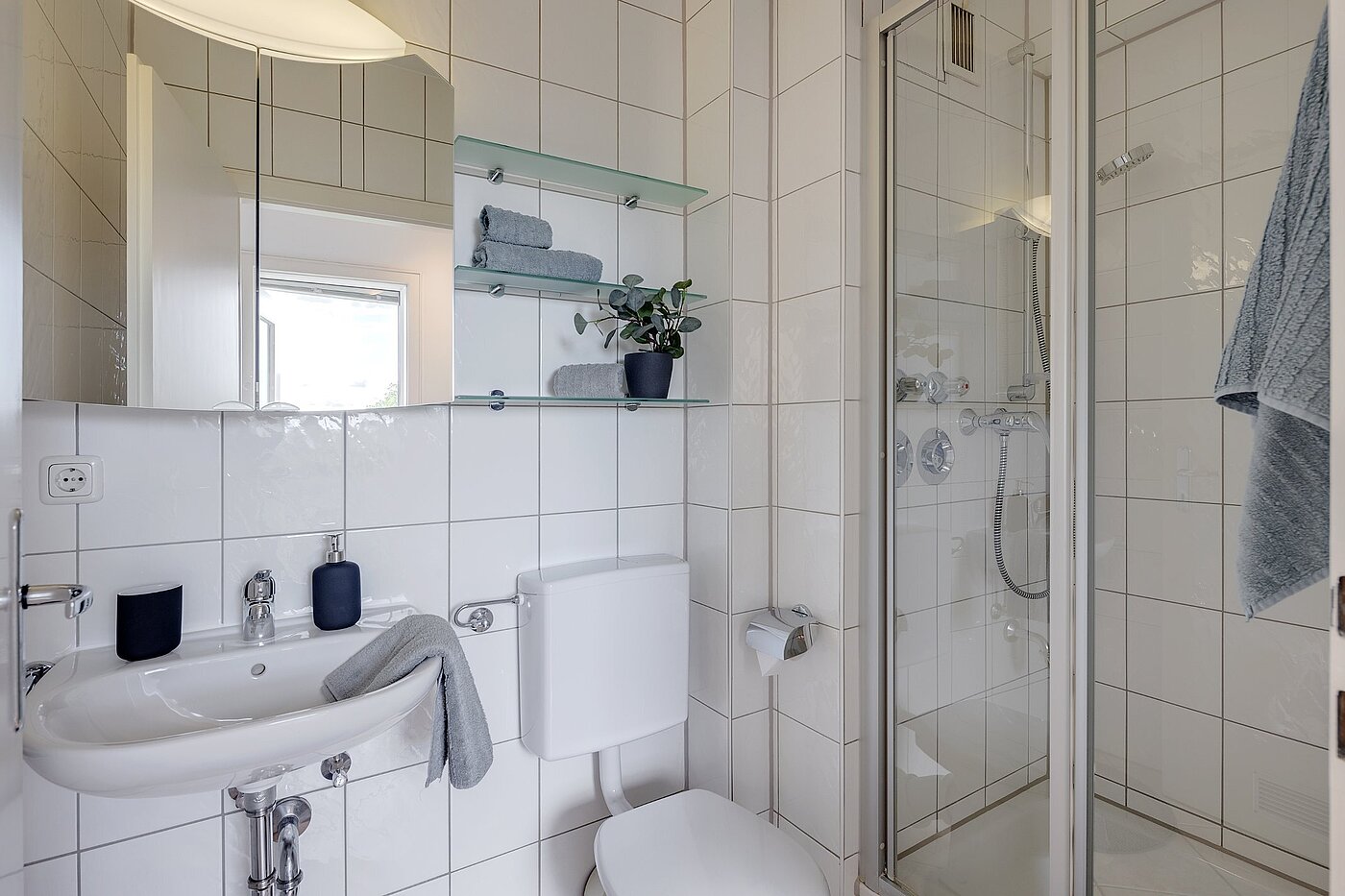 Flad med 1 Værelse | München-Oberföhring | 2104ML2 | ... deckenhoch gefliest