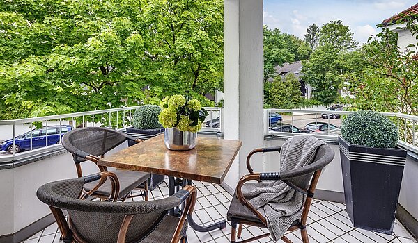 Lapos a  címen 3 Szobák | München-Harlaching | 2108ML3 | ...zum Balkon