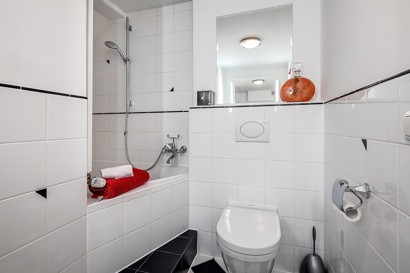 Плоский з 2 Кімнати | München-Isarvorstadt | 70089 | Badezimmer mit Wanne
