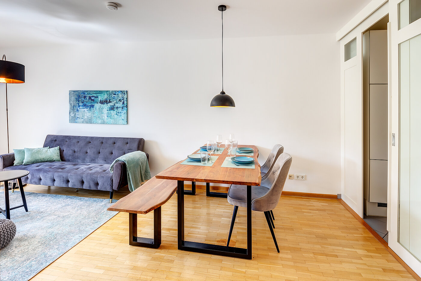 Ravna stran s spletno stranjo . 2 Sobe | Haar | 70426 | ...und Essbereich