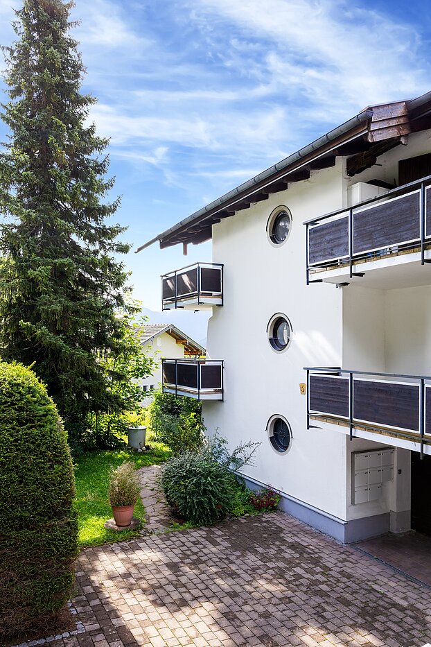 Mehrfamilienhaus s spletno stranjo . 10 Sobe | Bad Wiessee | 70212 | von Norden