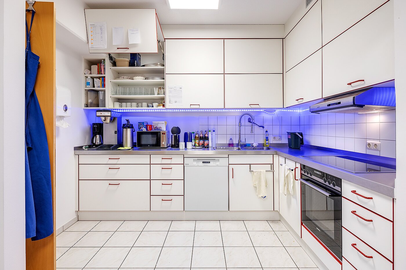 Büro s spletno stranjo . 9 Sobe | Weilheim in Oberbayern | 2108ML44 | Großzügige Küche