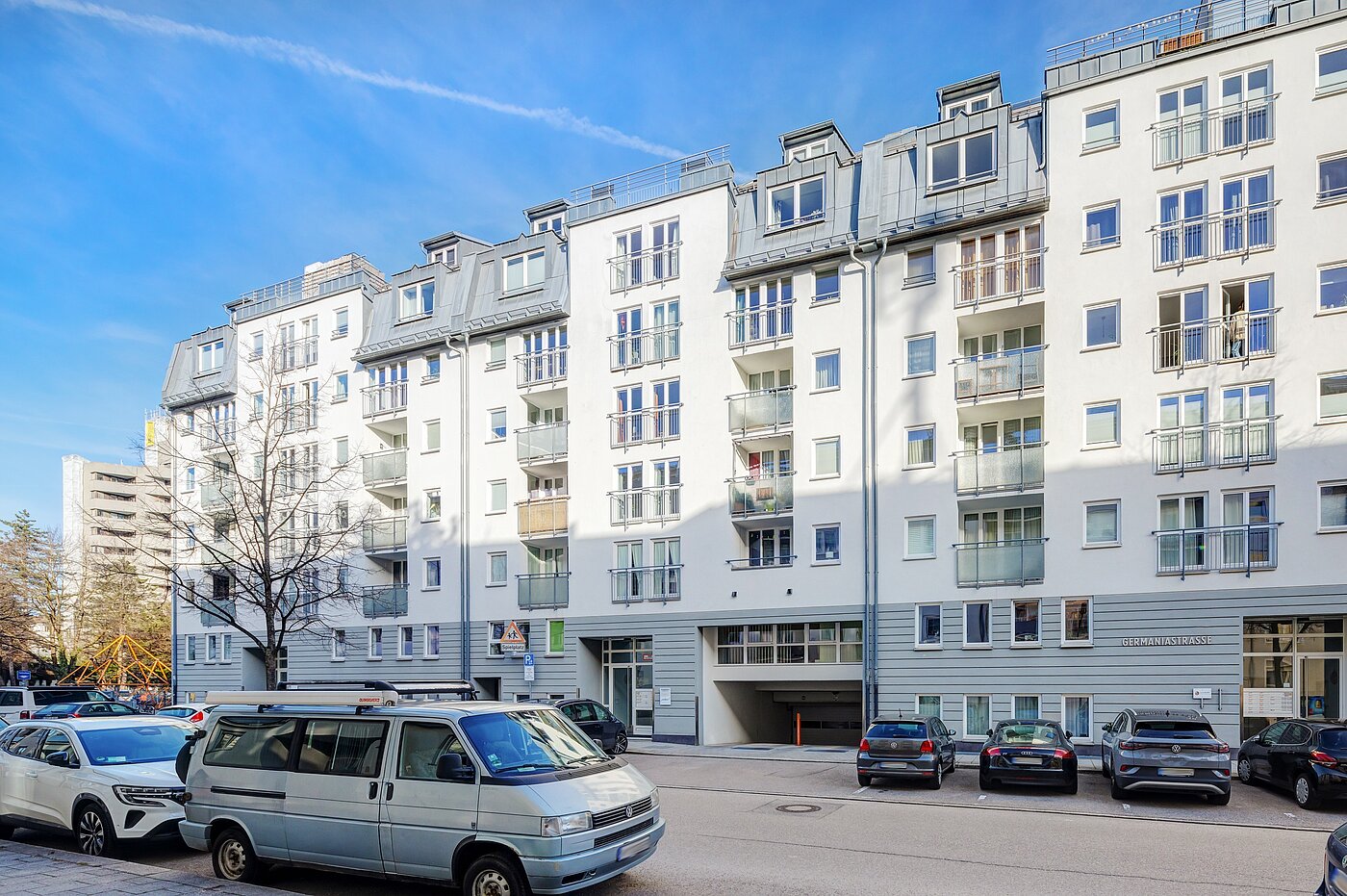 Ravna stran s spletno stranjo . 2 Sobe | München-Schwabing | 70102 | Ansicht von der Straße...