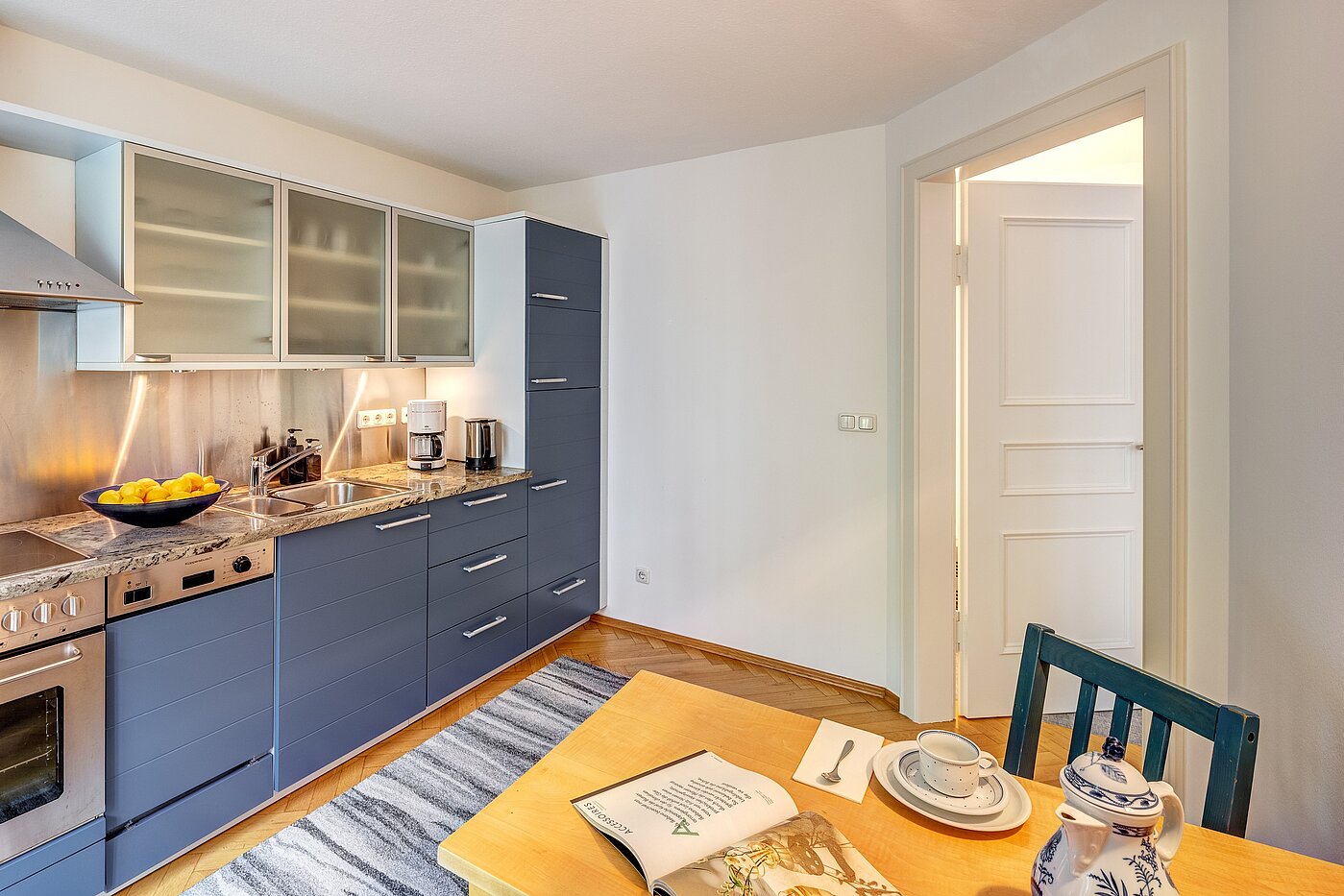 Płaski z 3 Pokoje | München-Schwabing | 2212ML1 | ...Einbauküche