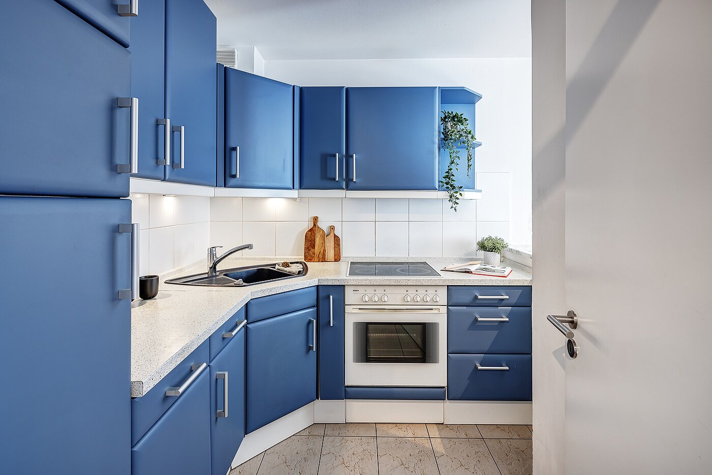 Lapos a  címen 3 Szobák | München-Schwabing | 2202ML12 | Die Küche, ein Blickfang...