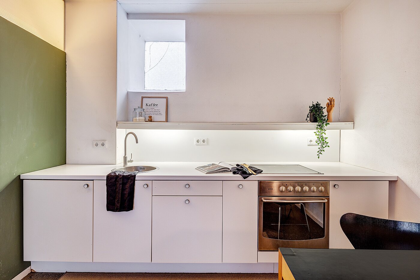 Apartament na poddaszu z 1 Pokój | München-Isarvorstadt | 2211ML7 | Die breite Küchenzeile...