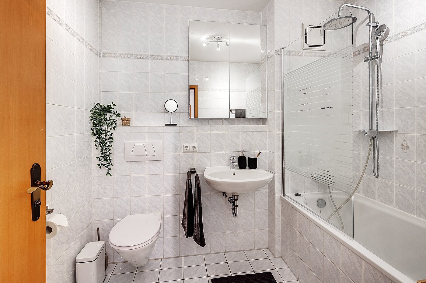 Flad med 3 Værelser | München-Hasenbergl | 2105ML10 | Bad mit Wanne