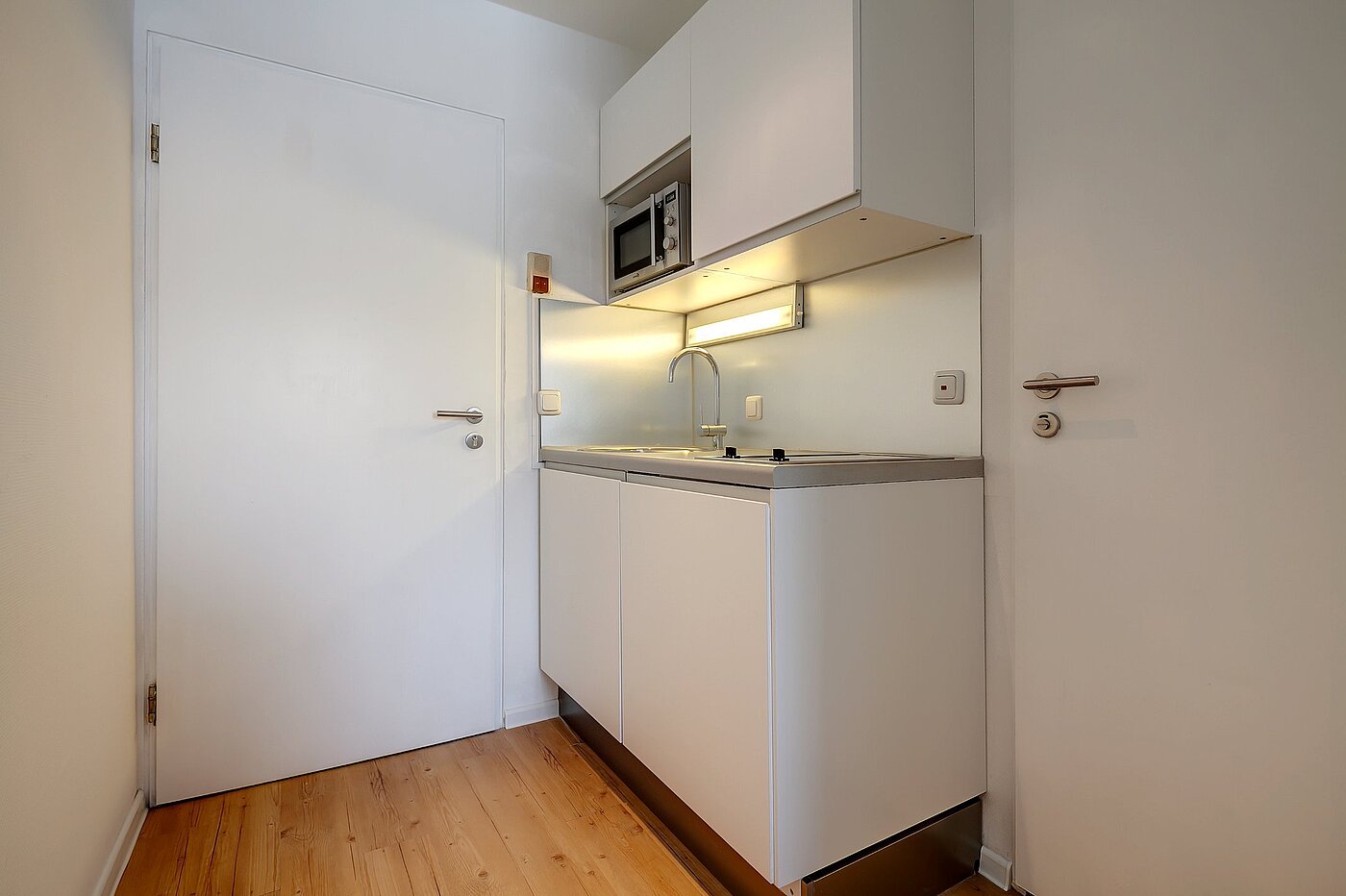 Ploché s 1 Pokoj | München-Trudering | 2011ML4 | Entreé mit schicker Küche