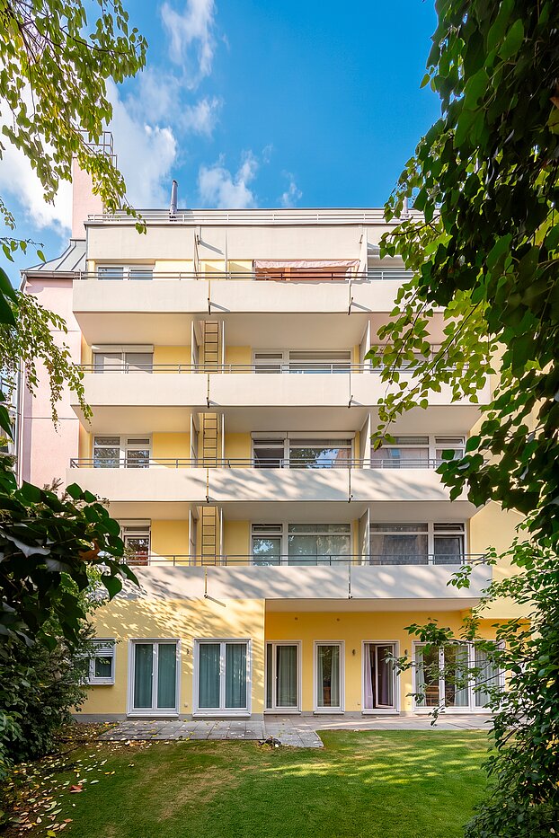 Mieszkanie na parterze z 4 Pokoje | München-Neuhausen | 70471 | Ansicht vom Innenhof aus