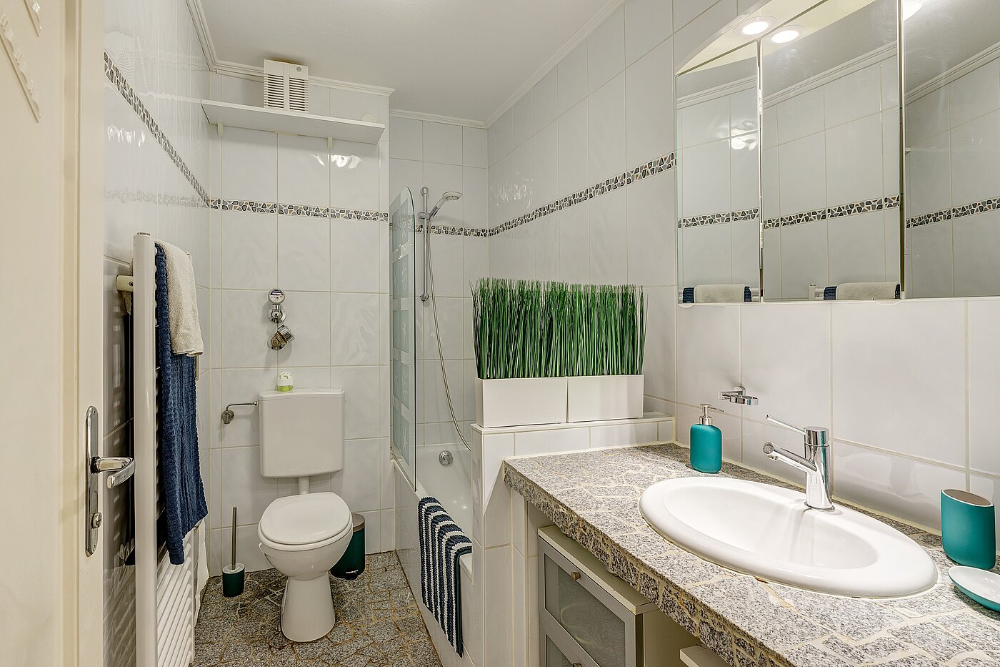 Lapos a  címen 2 Szobák | München-Milbertshofen | 701801 | ...mit Badewanne