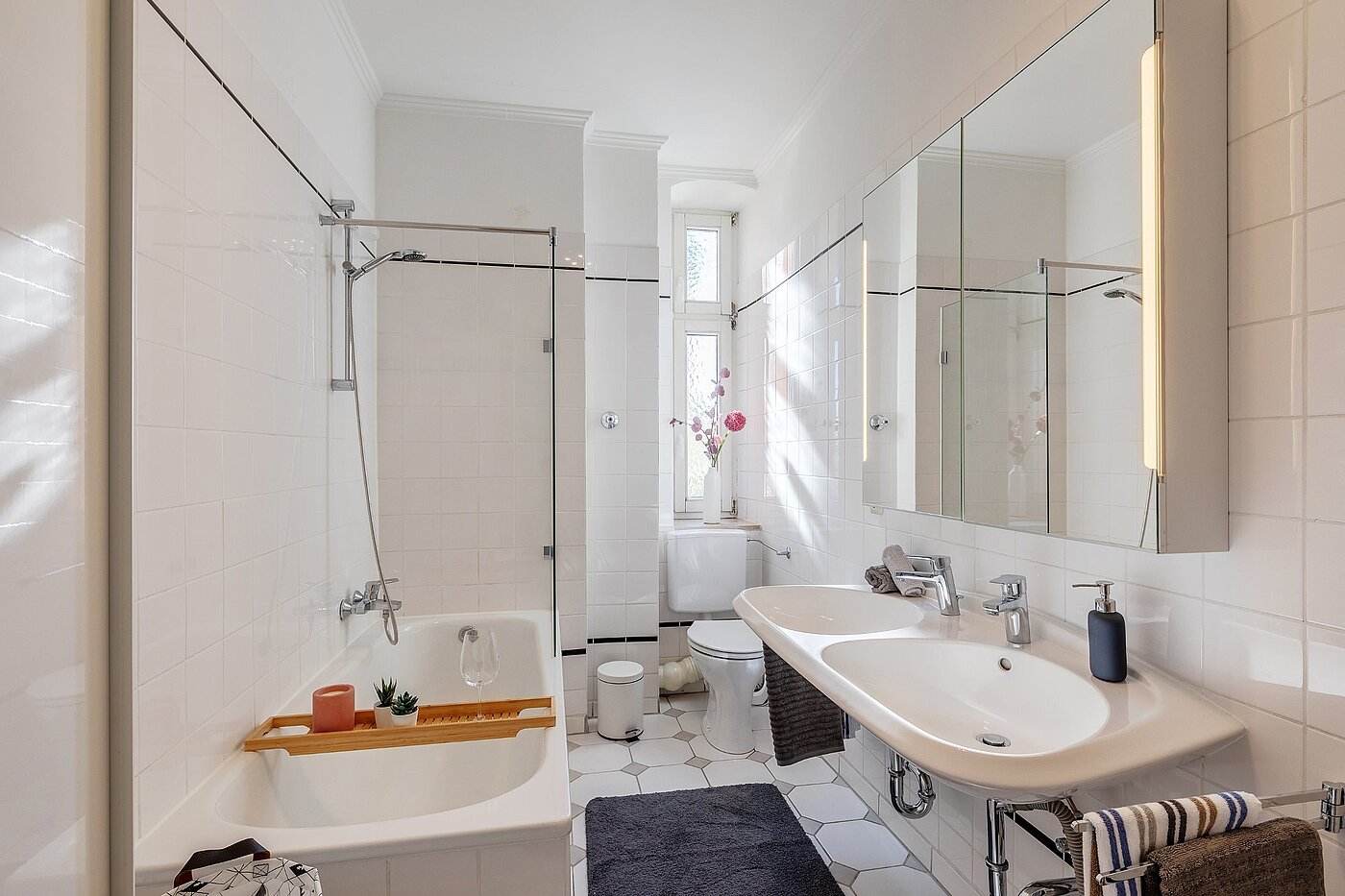 Platt med 2 Rum | München-Neuhausen | 1910ML1 | Bad mit Fenster