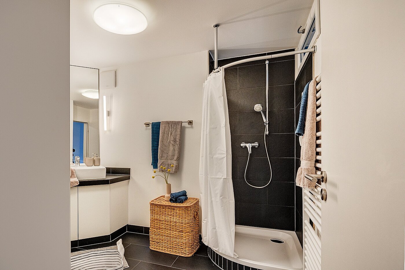 Düz ile 1 Oda | München-Freimann | 2105ML4 | ...mit Viertelkreisdusche