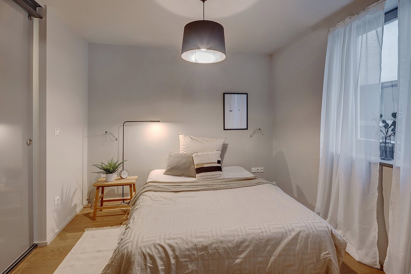 Antresola z 2 Pokoje | München-Lehel | 2012ML1 | Gemütliches Schlafzimmer...