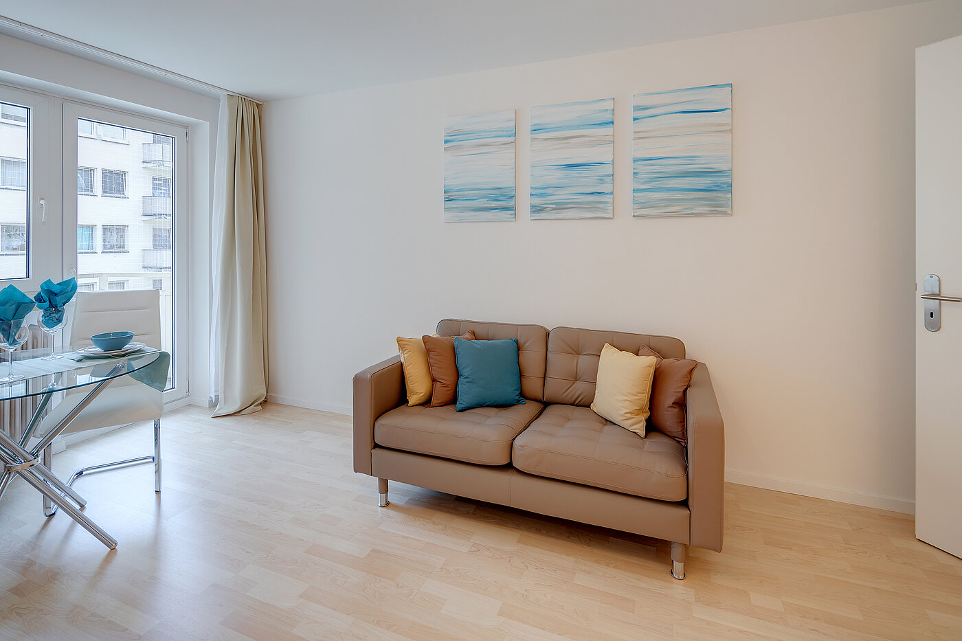 Ravna stran s spletno stranjo . 1 Soba | München-Obergiesing | 70420 | Couch