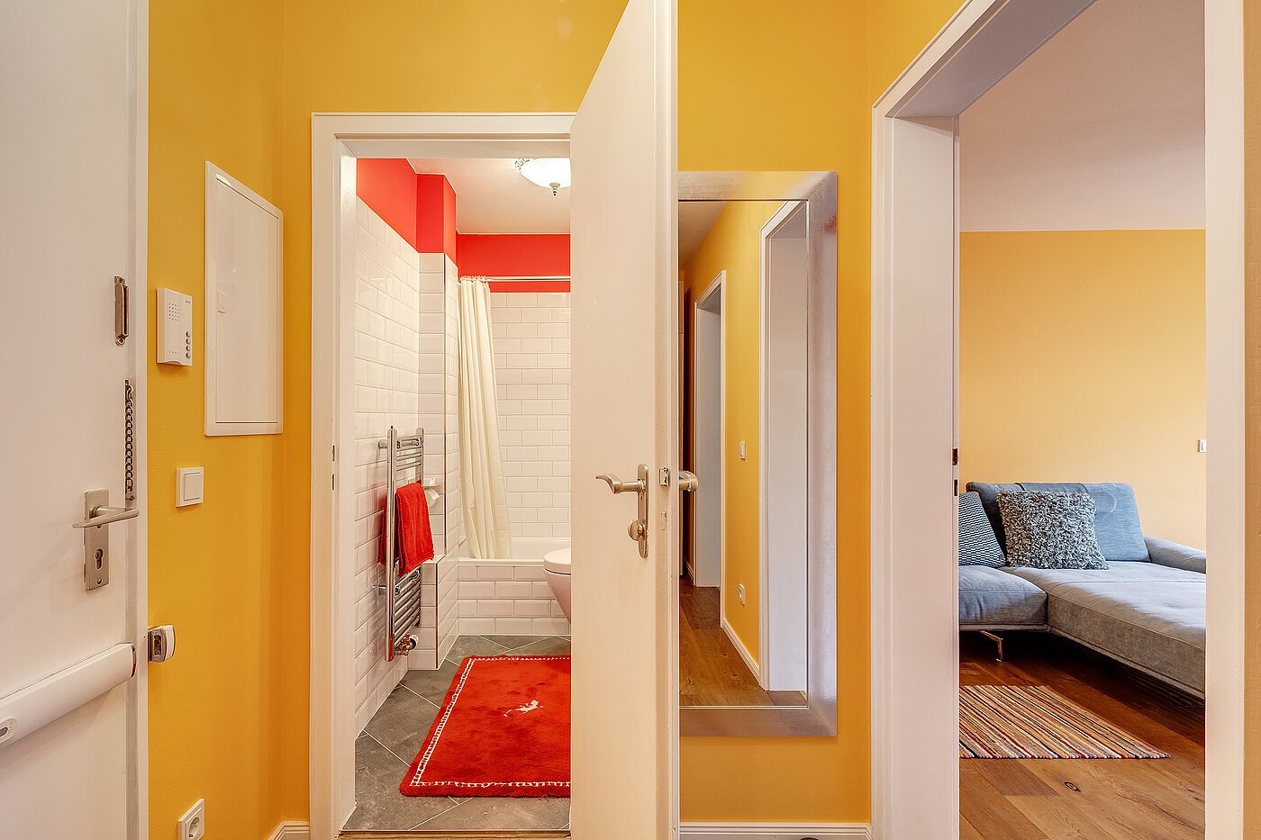 Ploché s 2 Pokoje | München-Bogenhausen | 70287 | ...Bad und Wohnzimmer