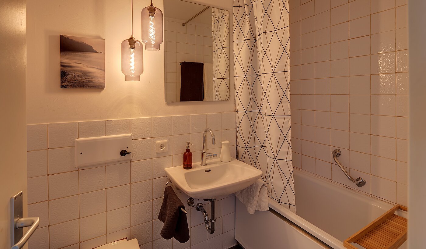 Lapos a  címen 1 Szoba | München-Au | 2211ML1 | Badezimmer mit Wanne und...