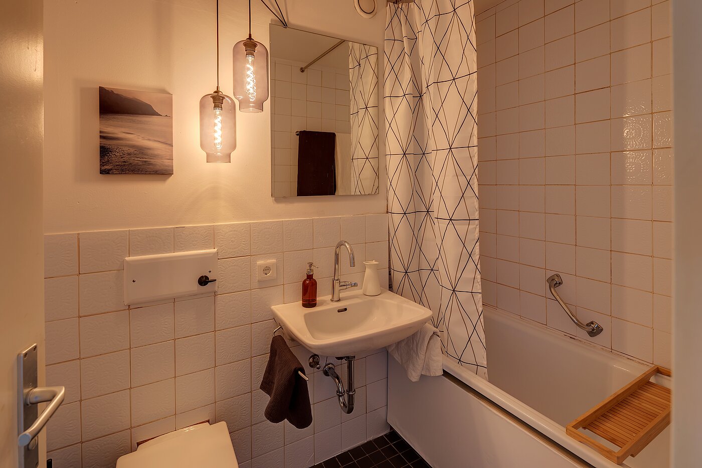 Płaski z 1 Pokój | München-Au | 2211ML1 | Badezimmer mit Wanne und...