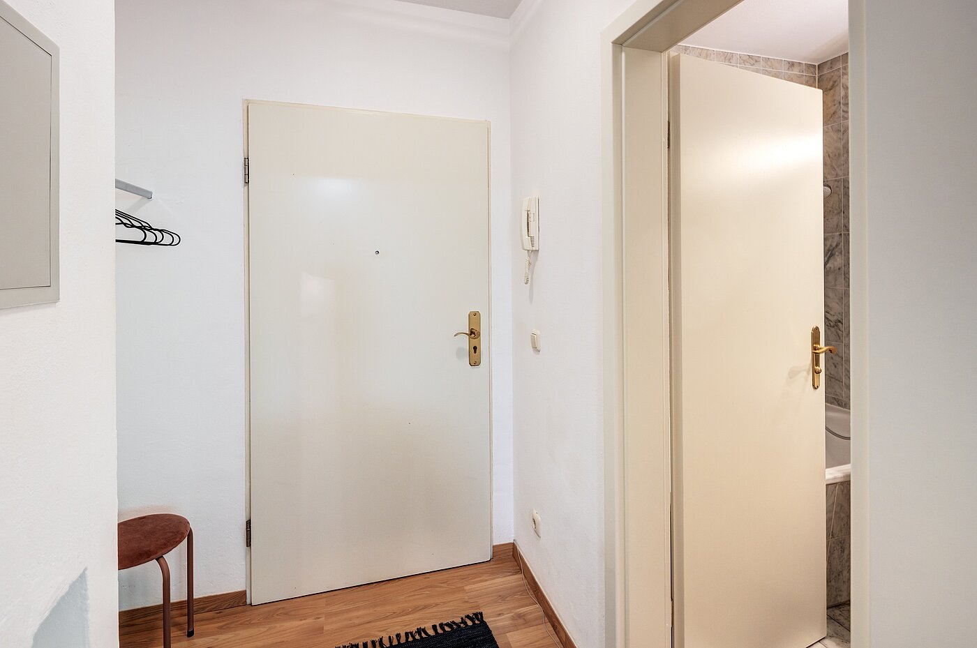 Flad med 1 Værelse | München-Schwabing | 70249 | Eingangsbereich mit...