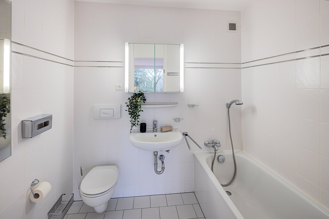 Плосък с 3.5 Стаи | München-Bogenhausen | 703052 | Bad en Suite