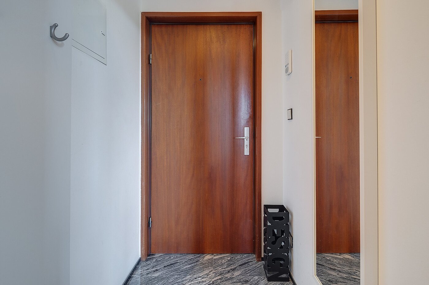 Lapos a  címen 1.5 Szobák | München-Neuhausen | 1807ML3 | Diele mit