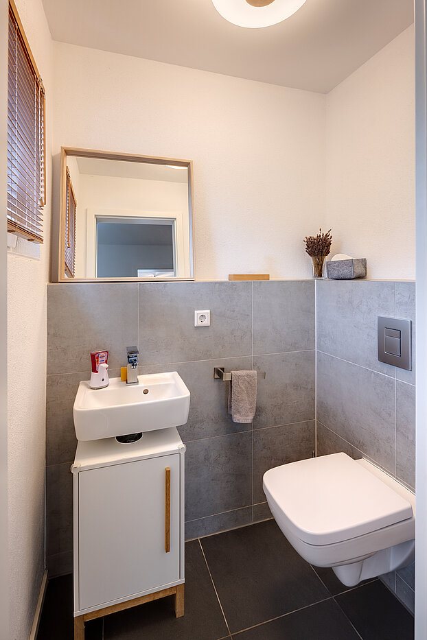 Dom w zabudowie bliźniaczej z 5 Pokoje | München-Aubing | 70162 | Gästetoilette