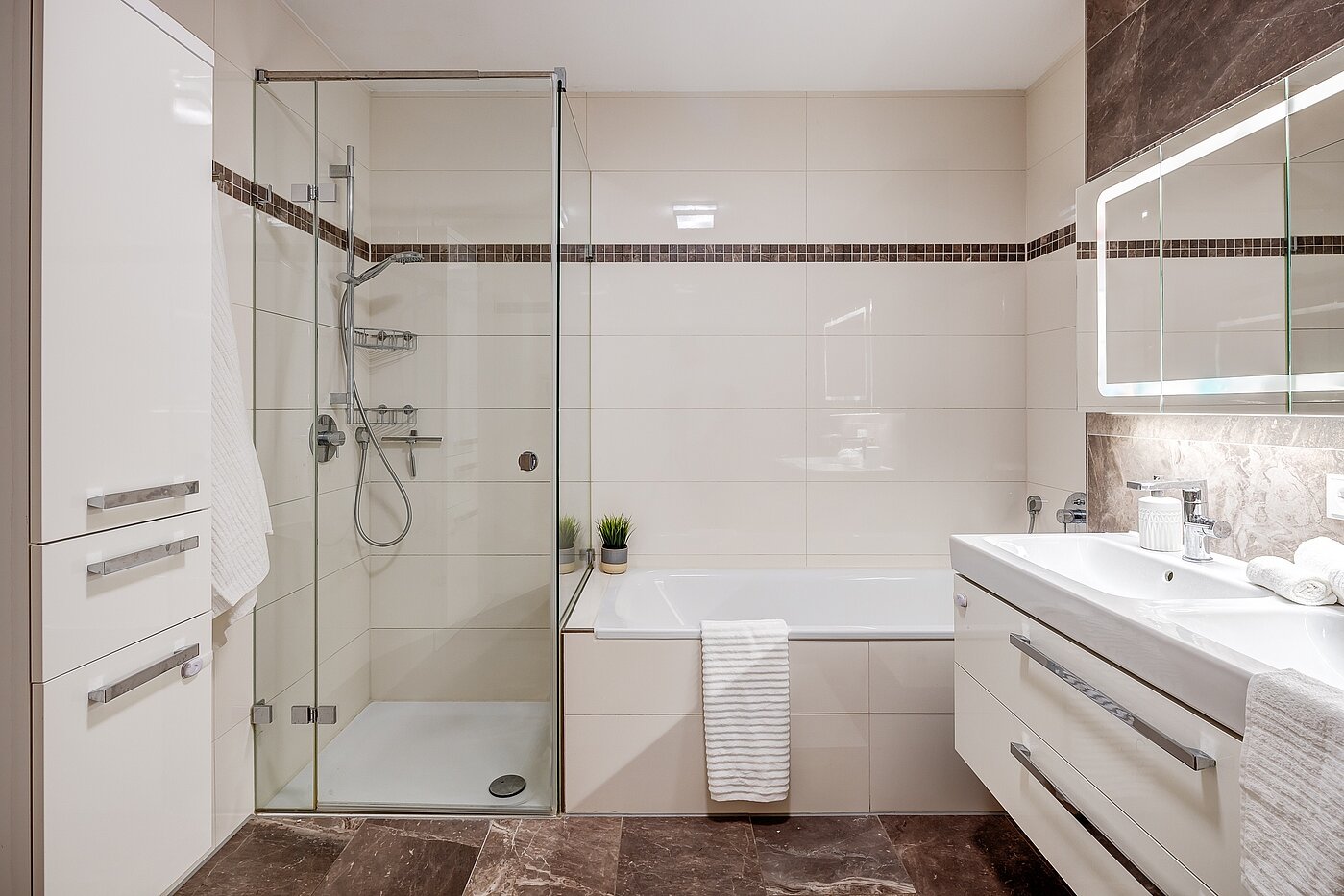 Апартамент на партерния етаж с 3 Стаи | Wolfratshausen | 2208ML1 | ...Dusche und Badewanne
