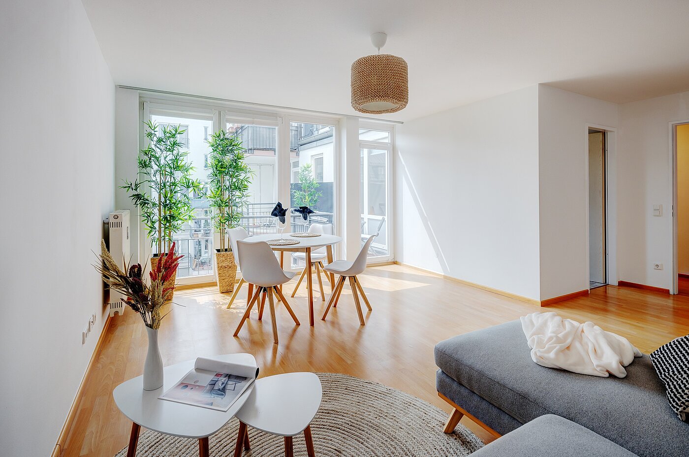 Плосък с 2 Стаи | München-Obersendling | 70039 | Bodentiefe Fenster bieten viel Licht