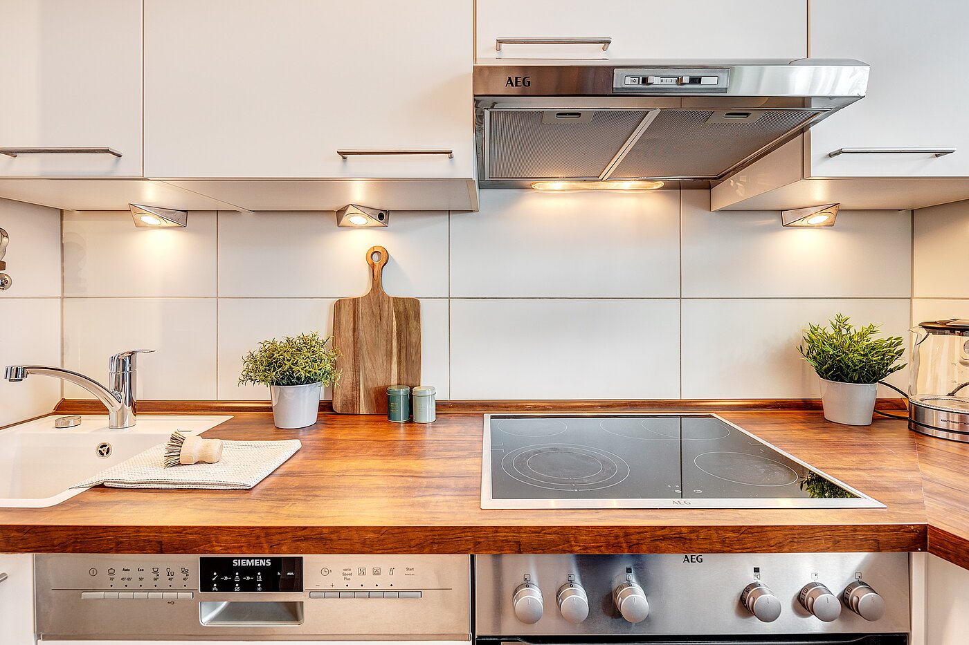 Ploché s 2 Izby | München-Schwabing | 2205ML71 | ...mit elektrischen Geräten