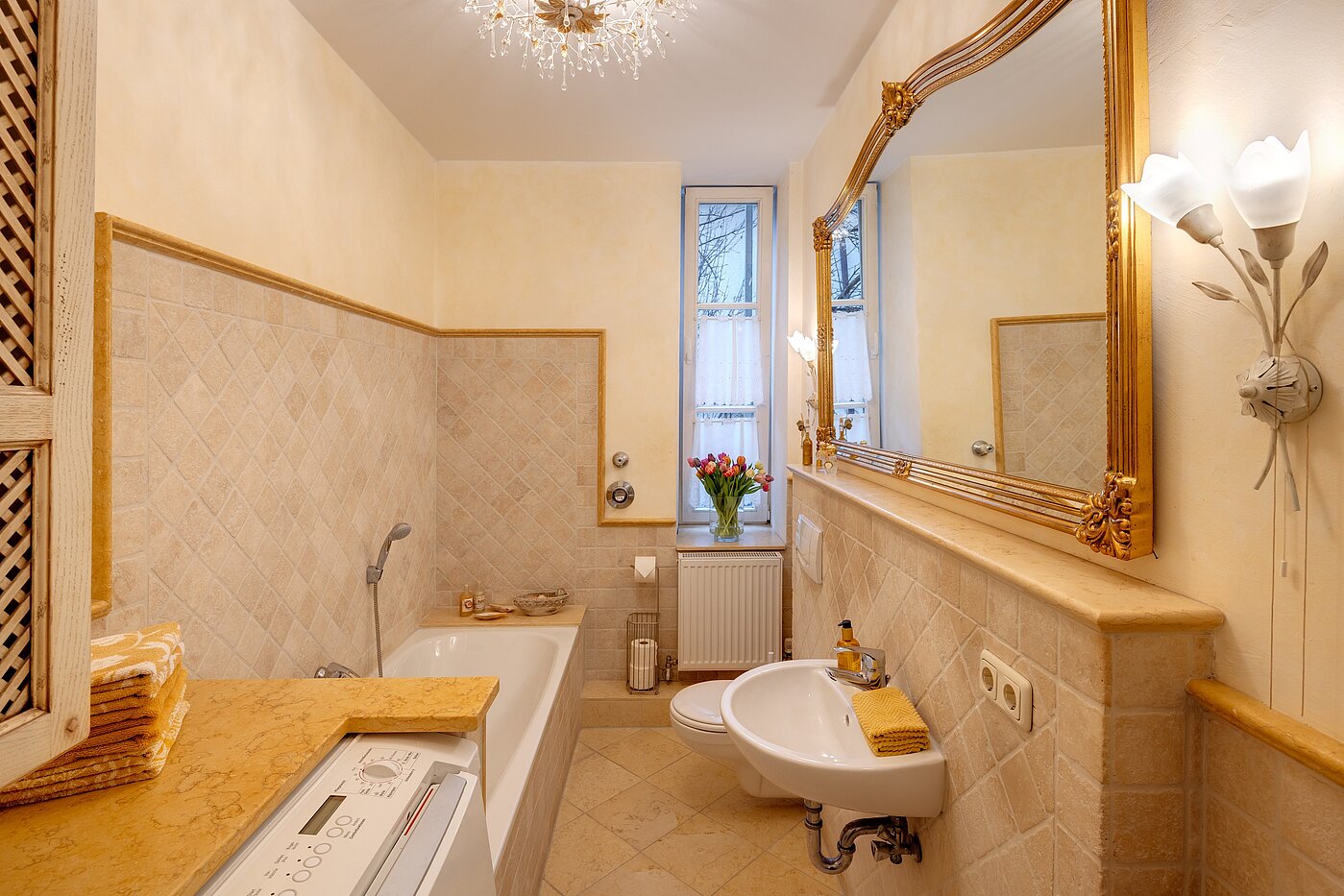 Плоский з 5 Кімнати | München-Altstadt | 700121 | Tageslichtbad mit Badewanne